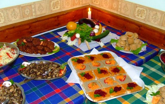 teritett asztal